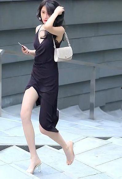 街拍吃瓜 女,街拍吃瓜女神风采独领风骚