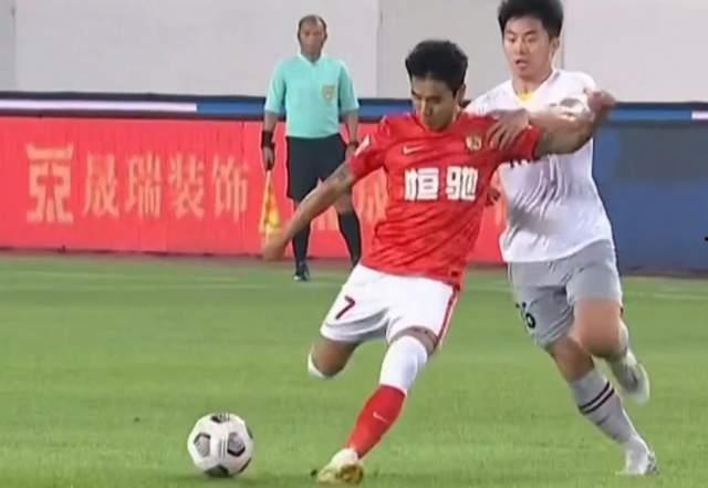 记者爆料李霄鹏视频全集,揭秘足球教头背后的故事与智慧