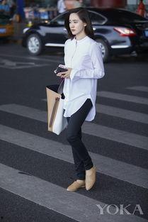 明星白衬衫街拍图,街头时尚瞬间捕捉