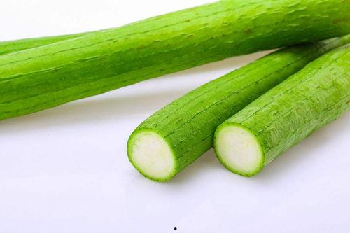 老年人吃瓜照片,老年人吃瓜照片里的温馨瞬间