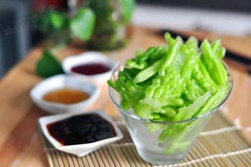 中二合集吃瓜,揭秘网络吃瓜群众的狂欢盛宴